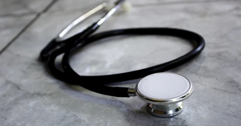 Le contenu essentiel d'une trousse de secours, catégorie par catégorie